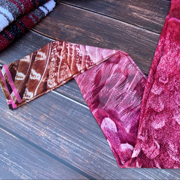 ✨NIYAMA SOL FEATHERS HI WAIST BAREFOOT LEGGING XS - Picture 7 of 11